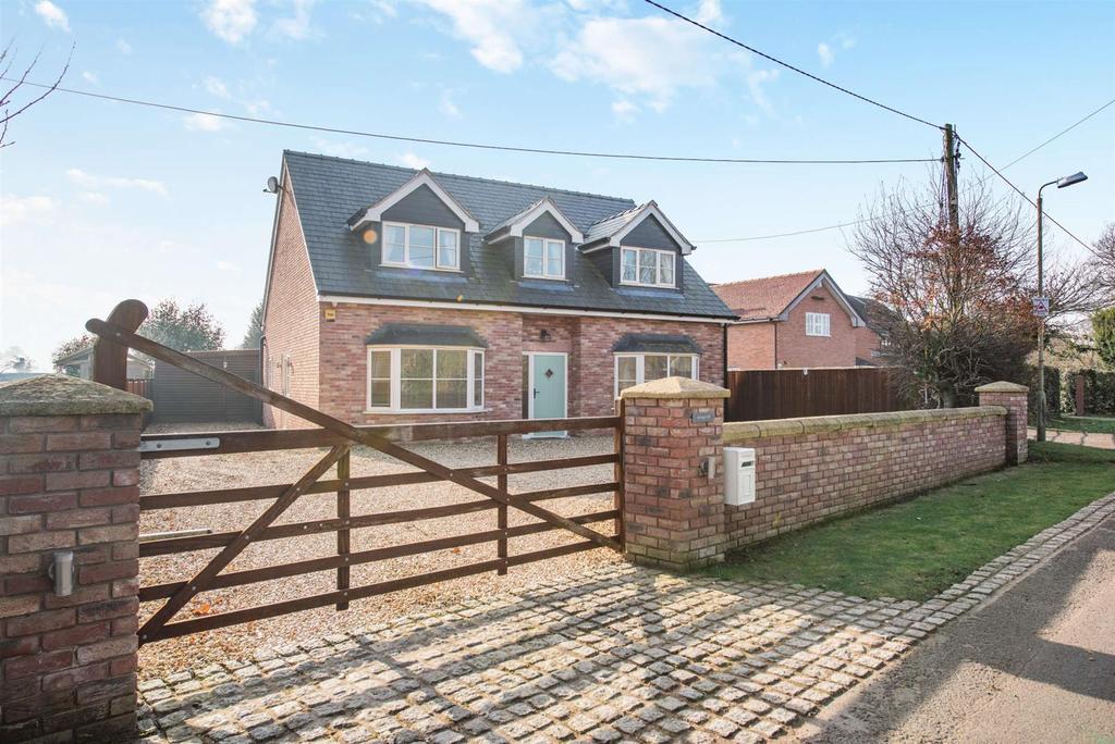 Sprayville, Sandy Lane, Whitegate, Northwich, CW8 2BX 3 bed equestrian