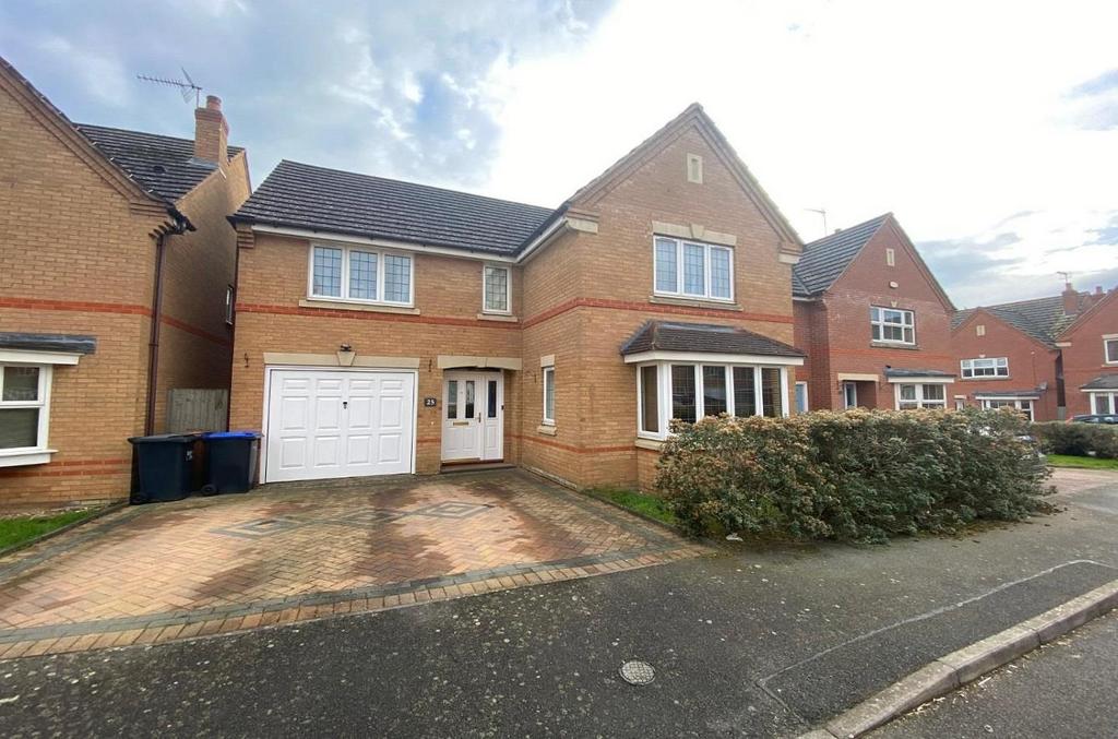 Breezehill, Wootton Fields, Northampton NN4 4 bed detached house for