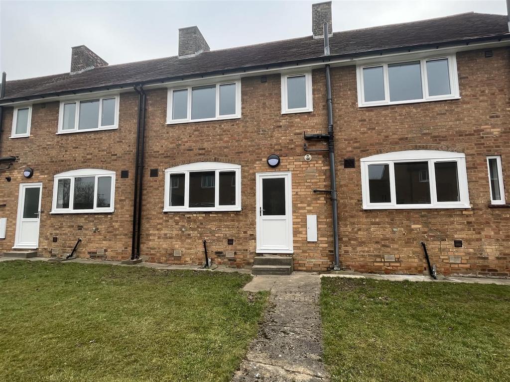 Hawthorn Drive, Alanbrooke Barracks... 2 bed house £650 pcm (£150 pw)