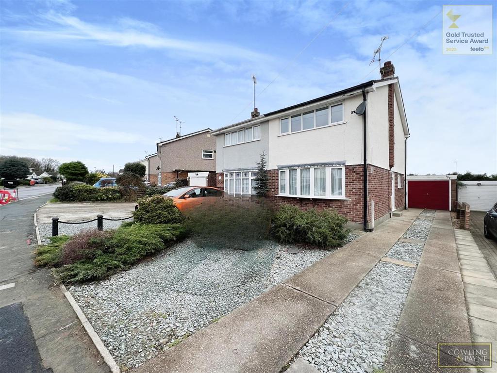 CPO9093,Beauchamps Drive, Wickford 2 bed semidetached house £1,250 pcm (£288 pw)
