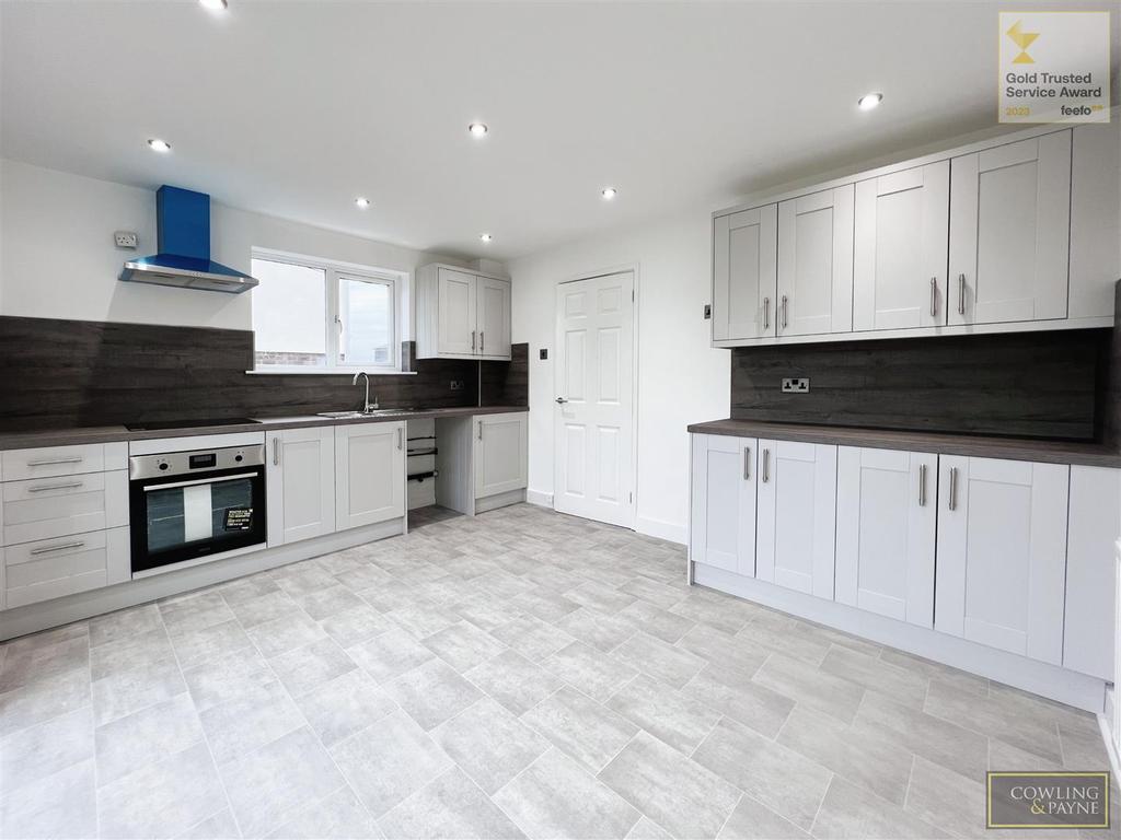 CPO9093,Beauchamps Drive, Wickford 2 bed semidetached house £