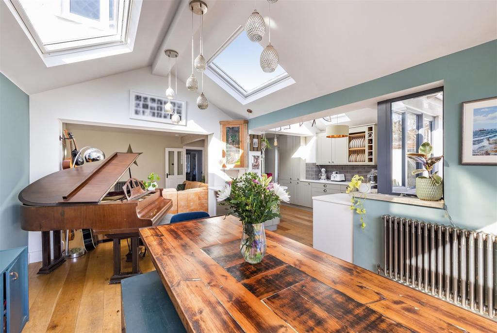 Larkfield Way, Brighton 5 bed semidetached house £850,000