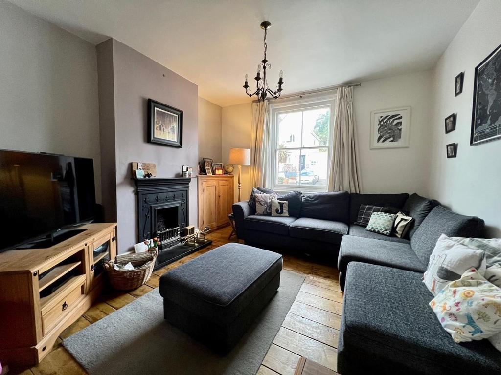 Rosebery Road, Dursley, GL11 4PT 3 bed terraced house £260,000