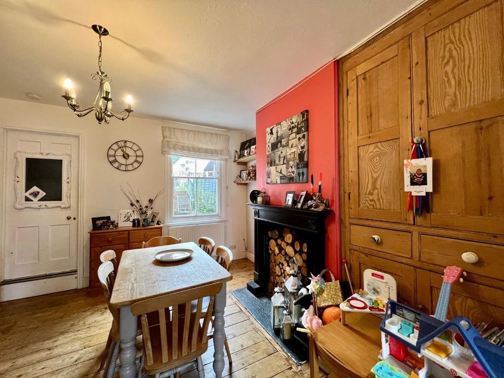 Rosebery Road, Dursley, GL11 4PT 3 bed terraced house £260,000