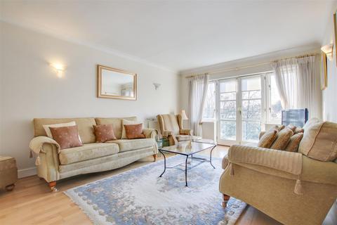7 Village Park Close, Enfield, EN1 2SG