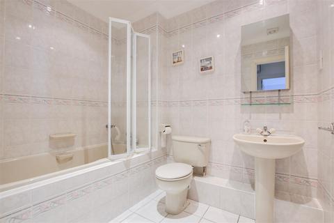 7 Village Park Close, Enfield, EN1 2SG