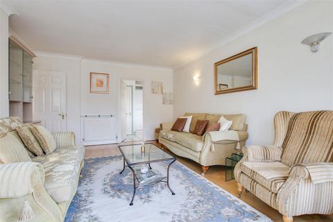 7 Village Park Close, Enfield, EN1 2SG