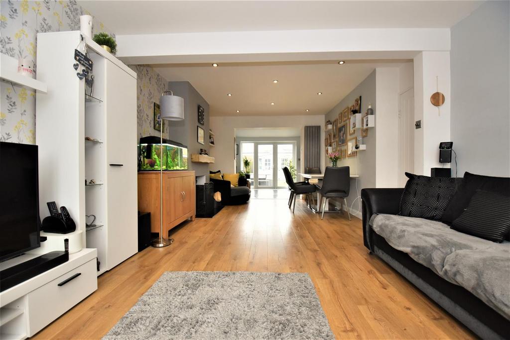 Holt Farm Way, Rochford 4 bed semidetached house £450,000