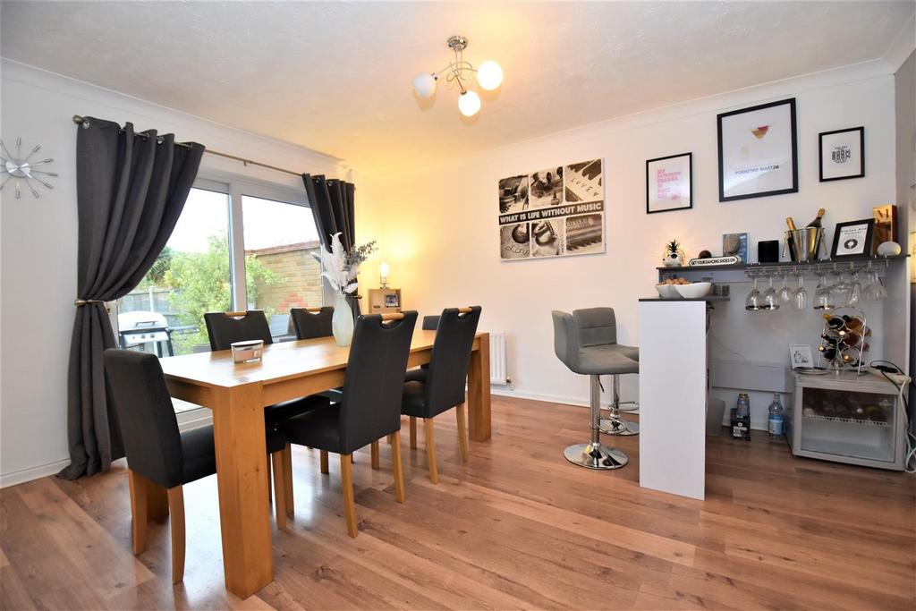 Rectory Road, Rochford 4 bed semidetached house for sale £415,000