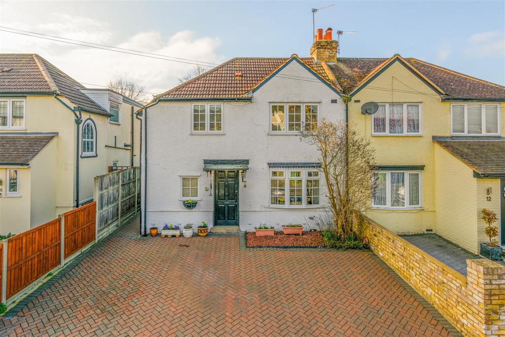 Dennis Road, East Molesey 3 bed semidetached house £650,000
