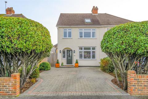 17 Beechcroft Road, Chessington, KT9 1RL
