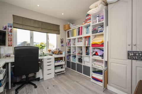 17 Beechcroft Road, Chessington, KT9 1RL