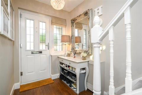 17 Beechcroft Road, Chessington, KT9 1RL