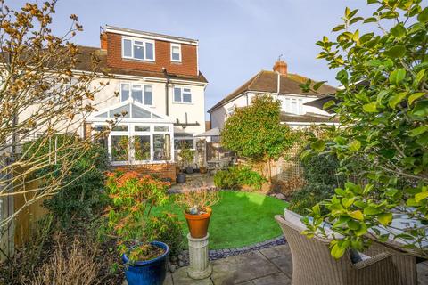 17 Beechcroft Road, Chessington, KT9 1RL