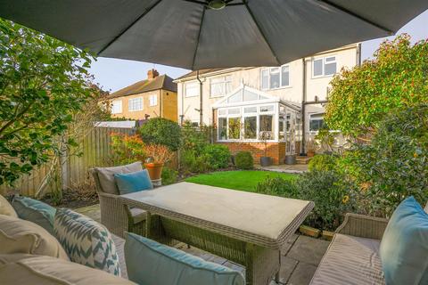 17 Beechcroft Road, Chessington, KT9 1RL