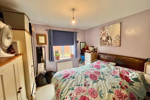 59 Balfour Close, Northampton, NN2 6LL