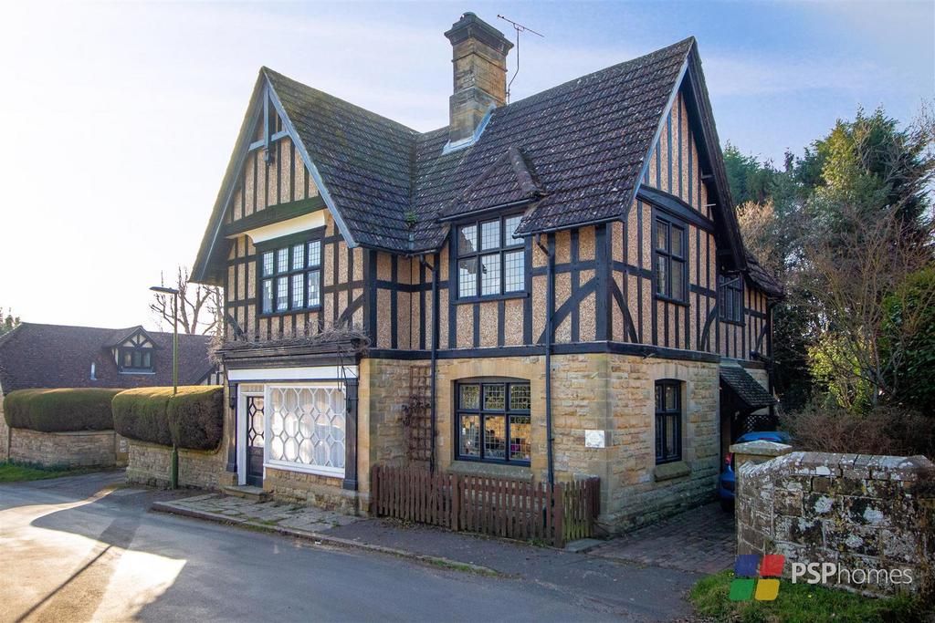 The Street, Bolney 2 bed semidetached house for sale £425,000