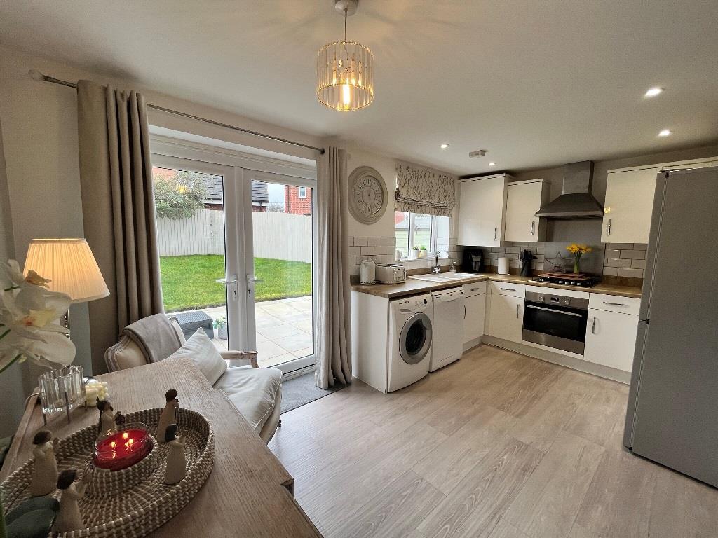 Pardoe Drive, Pershore 3 bed semidetached house £108,000