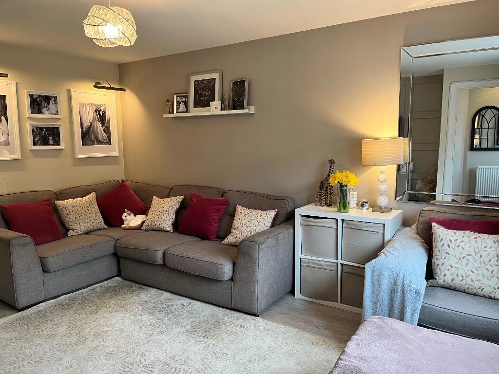 Pardoe Drive, Pershore 3 bed semidetached house £108,000