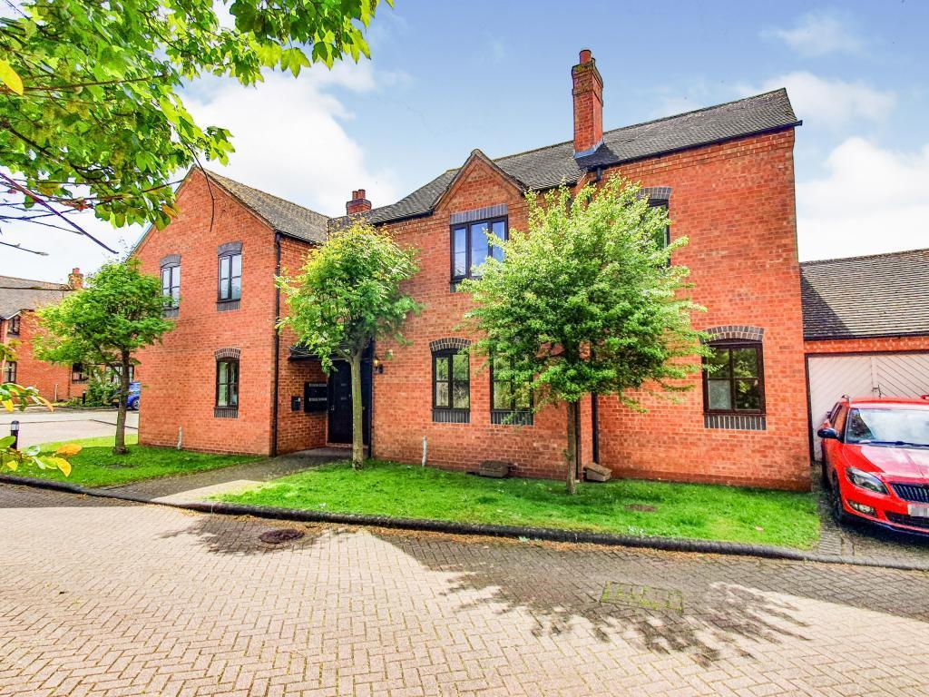 Bryan Mews, Bidfordonavon 2 bed apartment £160,000