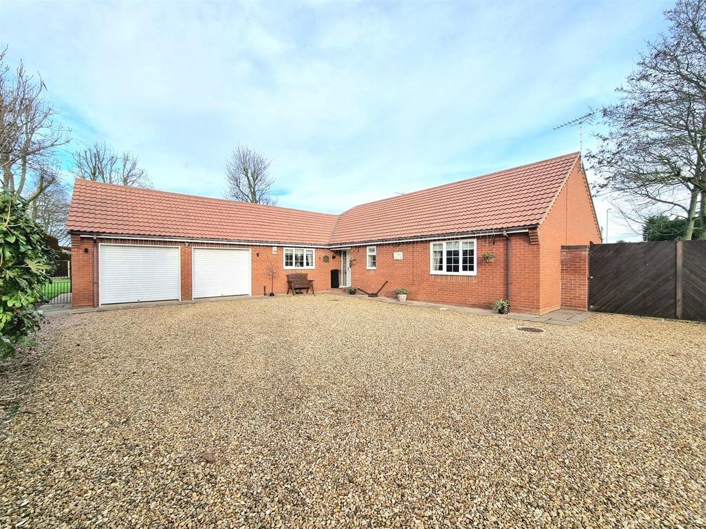Park Close, Gosberton 3 bed detached bungalow for sale £465,000