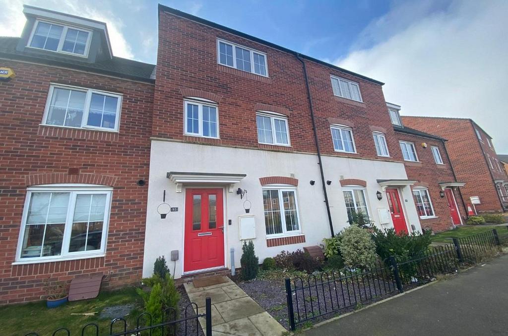 Mayfly Road, Pineham, Northampton NN4 4 bed townhouse £309,995