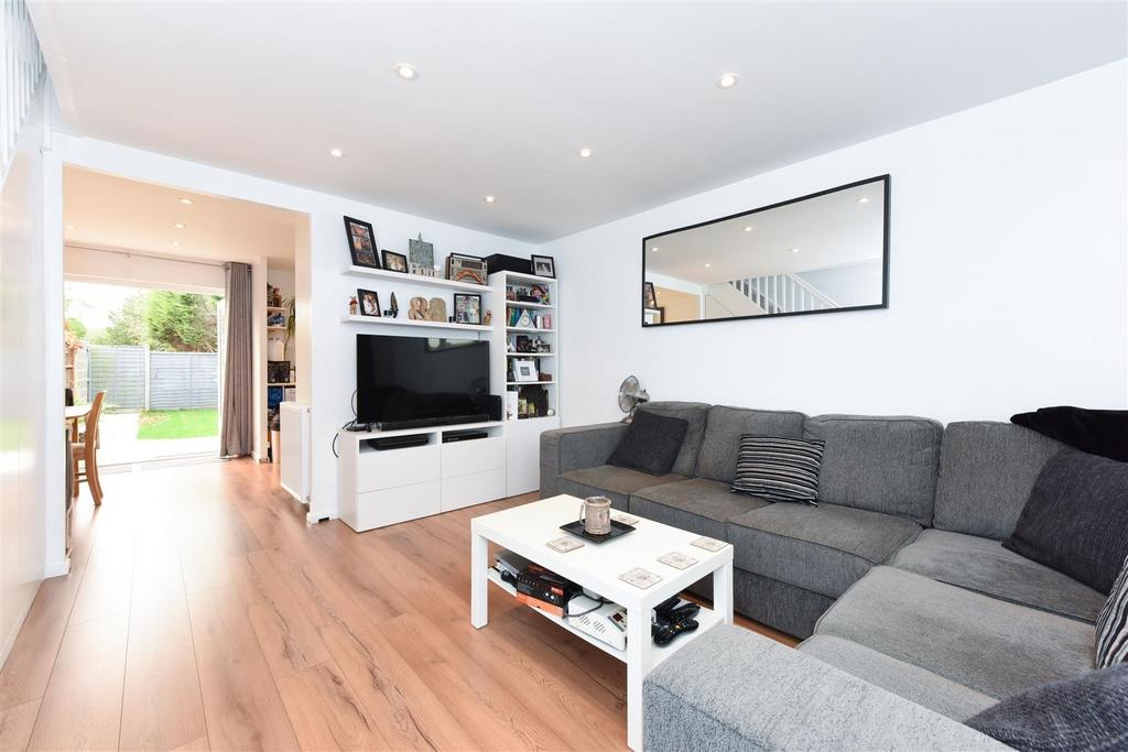 Telford Drive, WaltonOnThames 3 bed terraced house £450,000