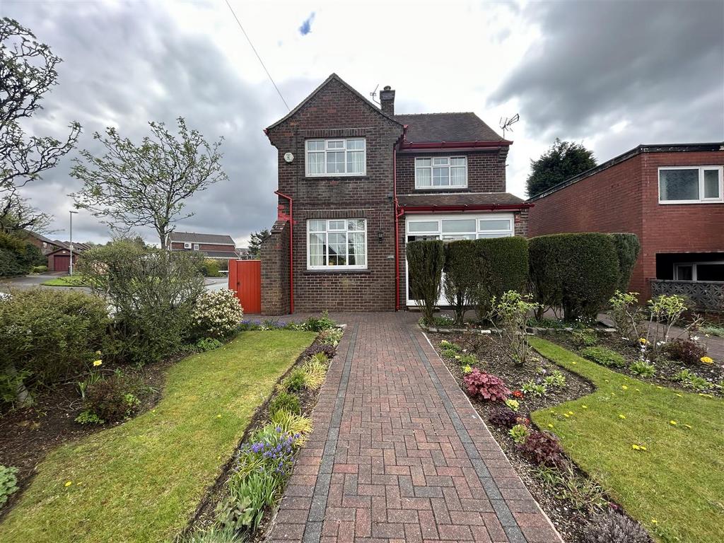 Ripponden Road, Moorside, Oldham 3 bed detached house for sale £365,000