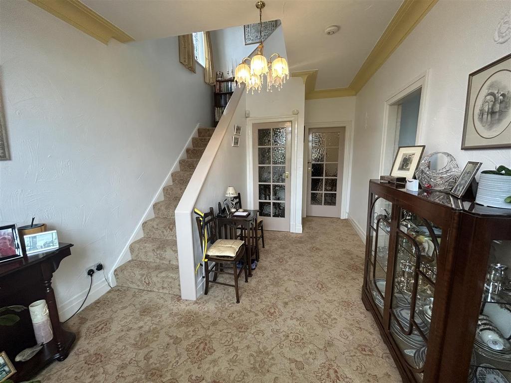 Ripponden Road, Moorside, Oldham 3 bed detached house for sale £365,000
