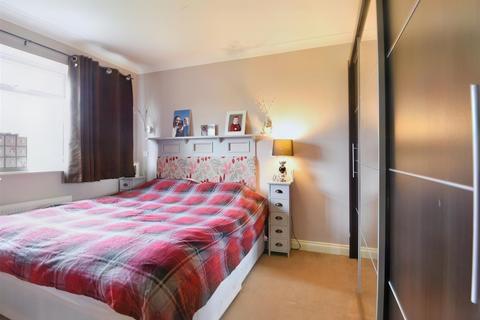 3 bedroom detached bungalow for sale - Shreen Way, Gillingham