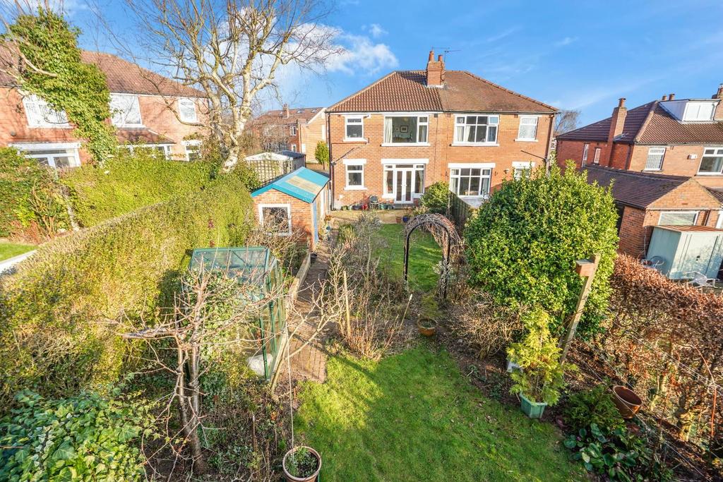 Kingswood Avenue, Roundhay, Leeds 3 bed semidetached house £375,000