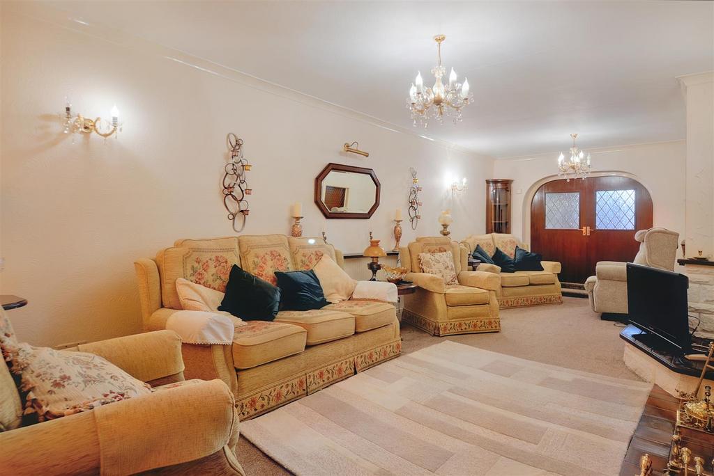 Lounge/Sitting Room