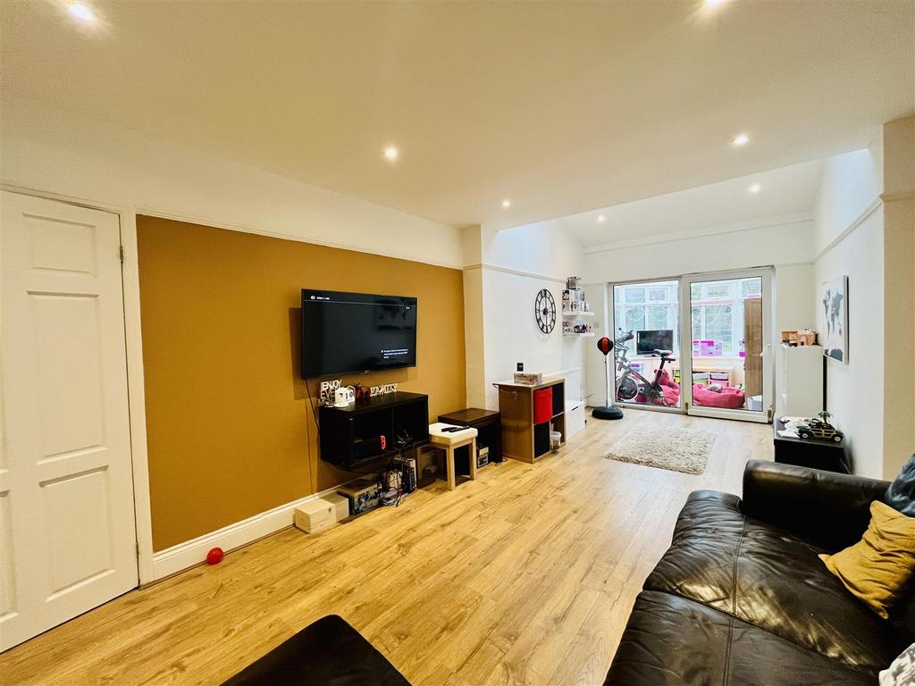 Langham Grove, Timperley, Altrincham 4 bed semidetached house £500,000