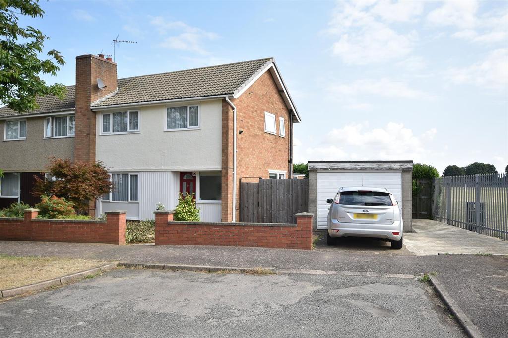 Cedar Way, Wellingborough 3 bed semidetached house £290,000