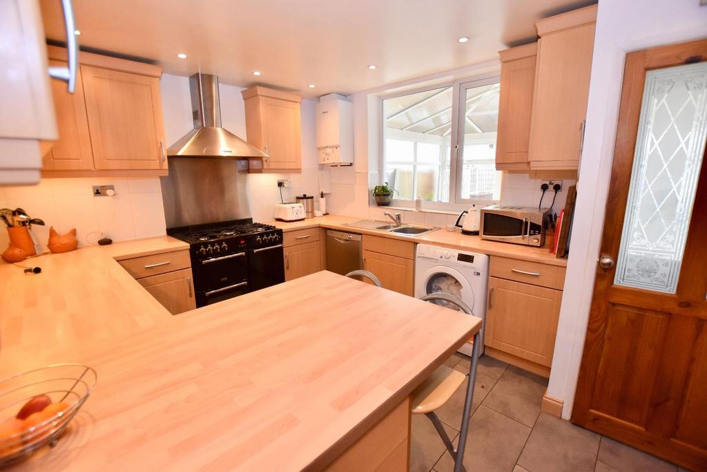 Pinners Croft, Upper Stoke, Coventry 3 bed semidetached house £215,000