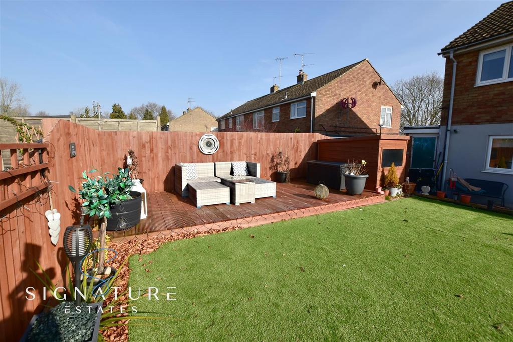 Beechfield, Kings Langley 2 bed £400,000