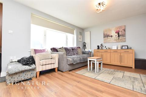 51 Beechfield, Kings Langley, WD4 8EE