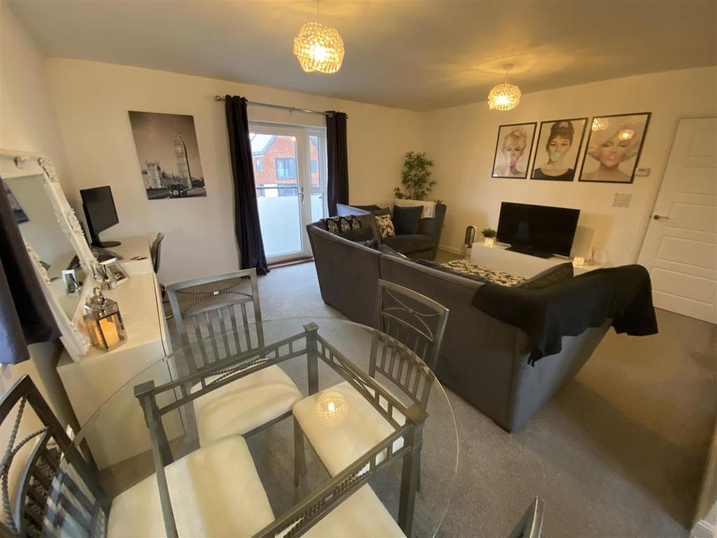 Apollo Avenue, Fairfields, Milton Keynes 2 bed flat £108,000