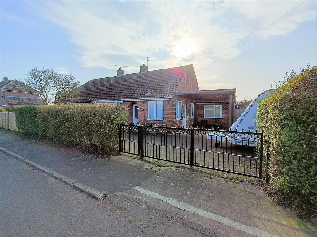 Green Acres, Huntington, York, YO32 9QB 3 bed semidetached bungalow