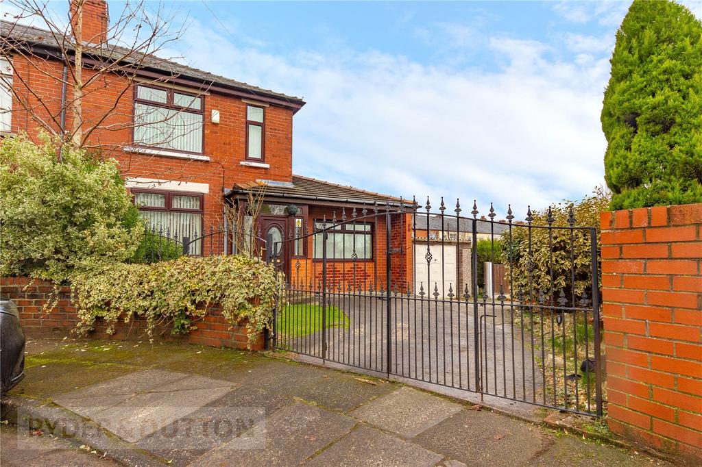 Hulbert Street, Middleton, Manchester, M24 3 bed end of terrace house