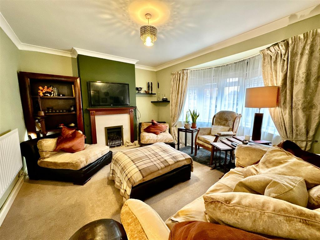 Kings Drive, Leicester Forest East 3 bed semidetached house £250,000