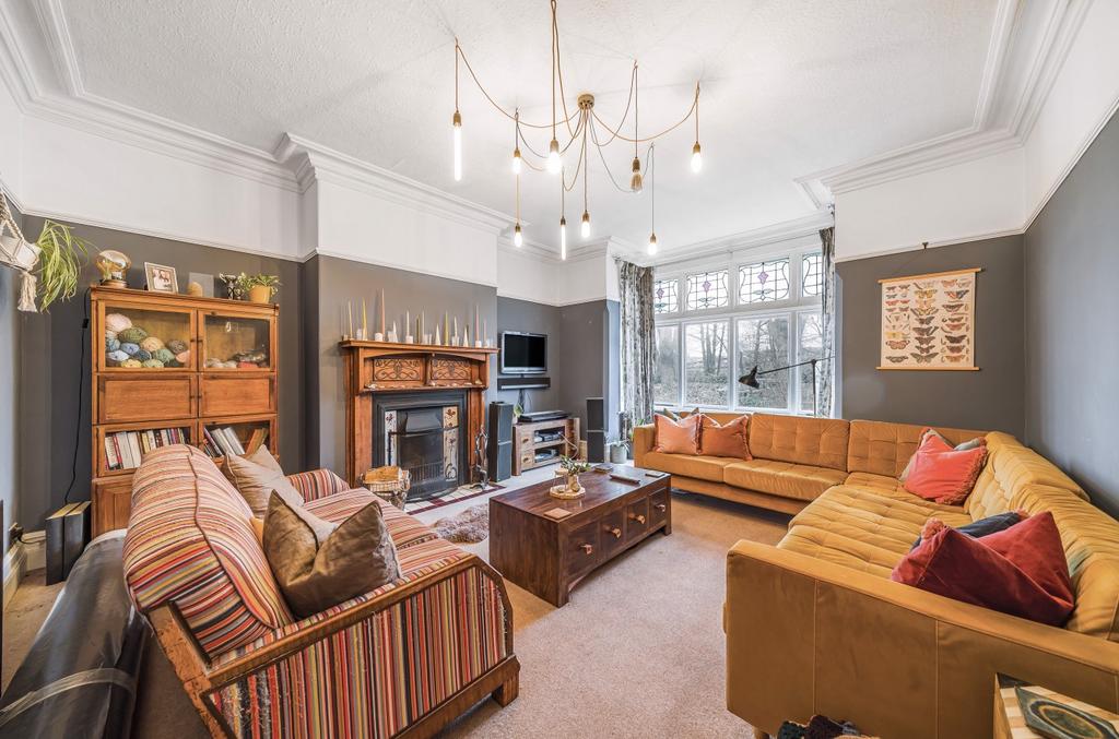 South Parade, Pudsey, West Yorkshire, LS28 5 bed terraced house for