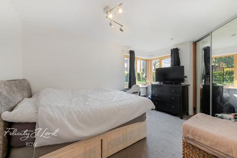 2 bedroom flat for sale, Pancras Way, Bow, E3