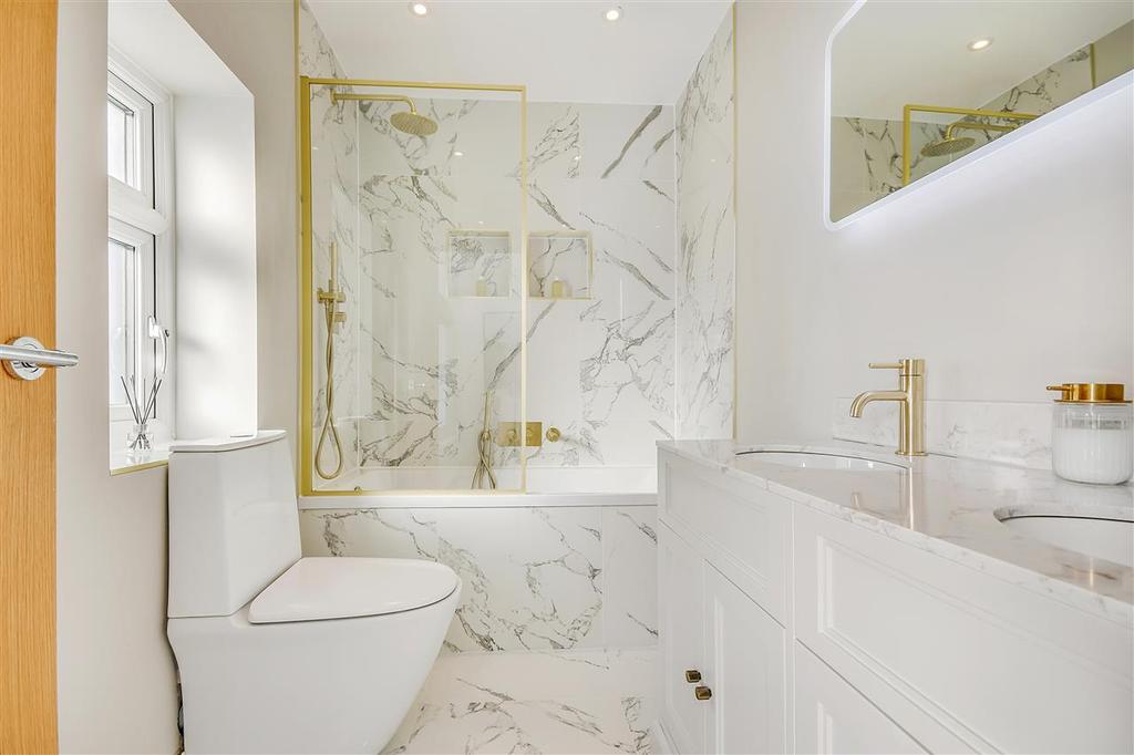 En suite Bathroom