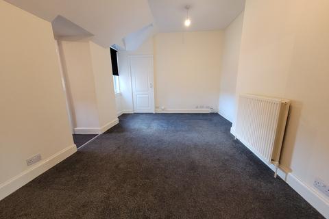 2 bedroom flat to rent - Main Street, Renton G82