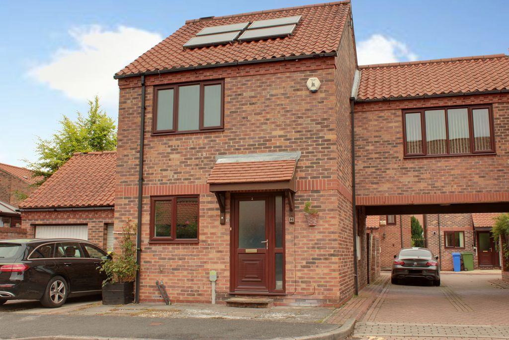 St Martins Court, Beverley HU17 8JB 3 bed semidetached house £975