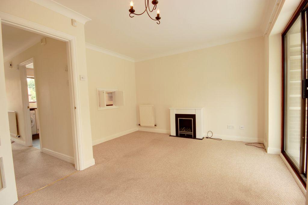 St Martins Court, Beverley HU17 8JB 3 bed semidetached house £975