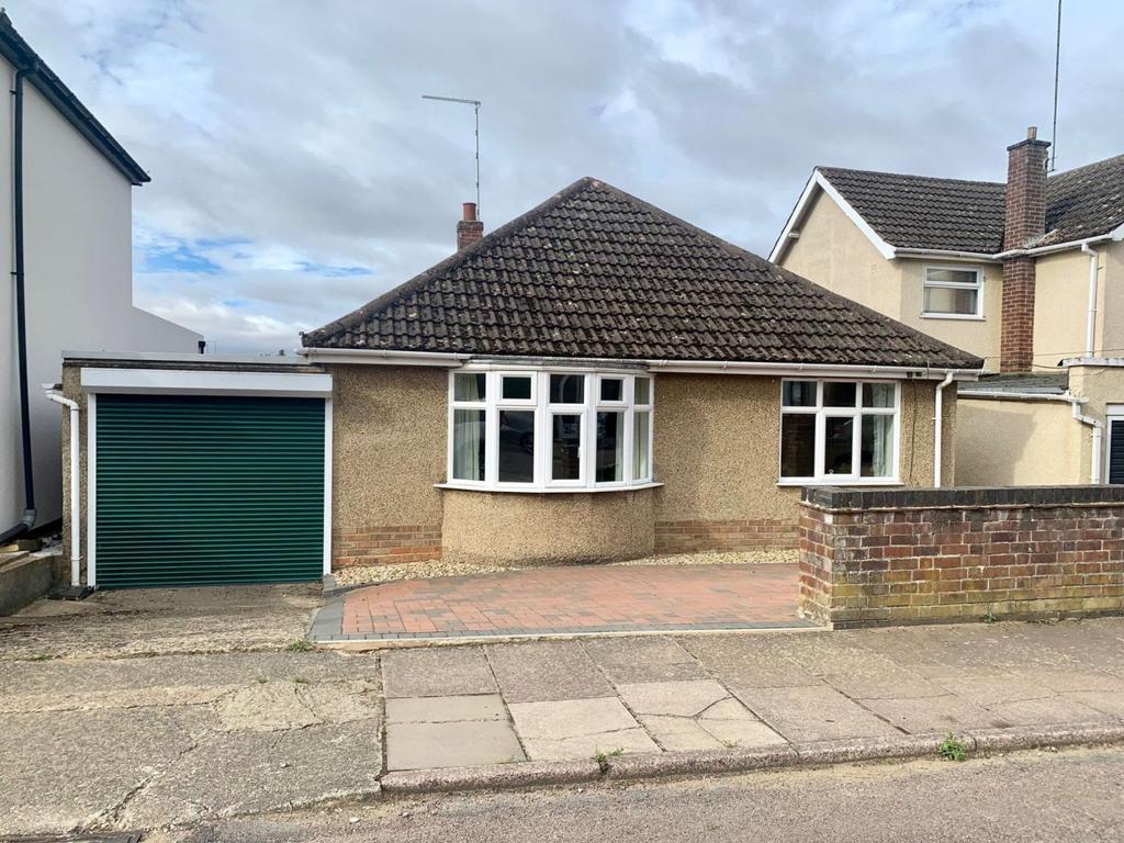 Barons Way, Kingsthorpe, Northampton NN2 8HP 2 bed detached bungalow