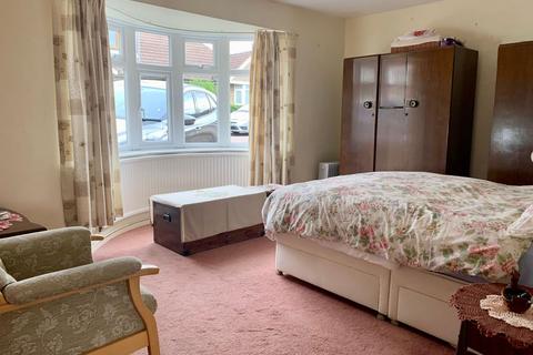 19 Barons Way, Northampton, NN2 8HP