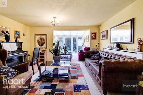 25 Wedgwood Way, London, SE19 3ES